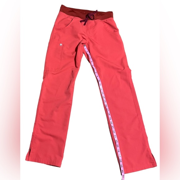 ❤️🧡 FIGS Kade™ Cargo Scrub Pants. XS. Limited edition color- Clay. EUC - Picture 6 of 16